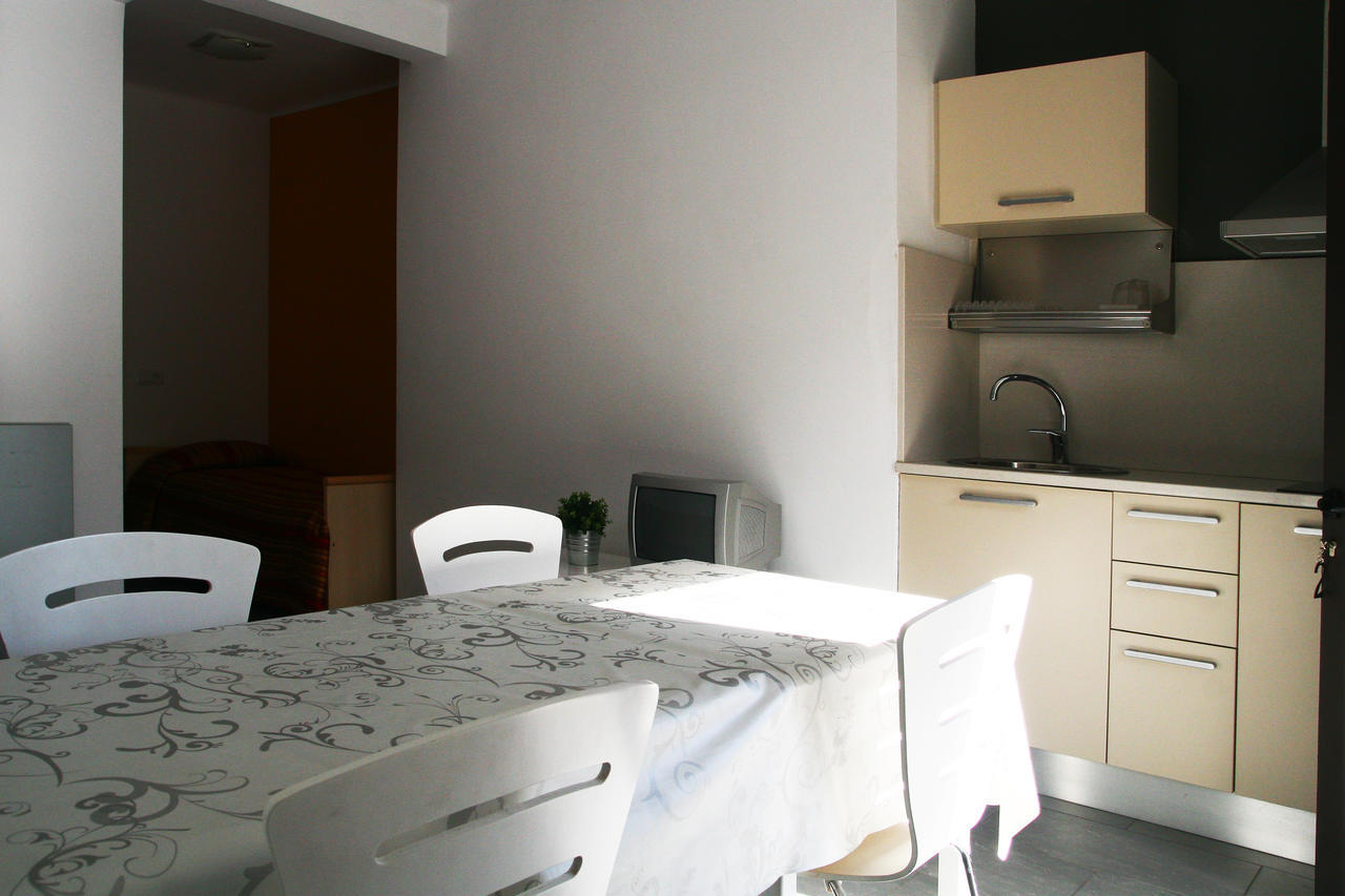 Carmelita Aparthotel Sant Privat de Bas Bilik gambar